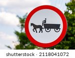A warning sign horse and carriage